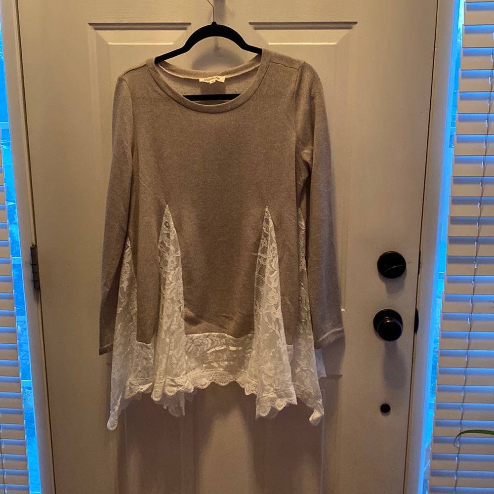 Listicle Top with Lace